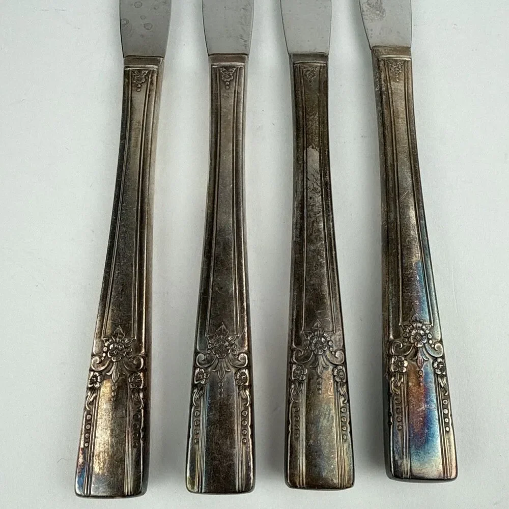 4 Wm A Rogers 1940 ARTISTIC Pattern Grille or Viande Knives Oneida Ltd